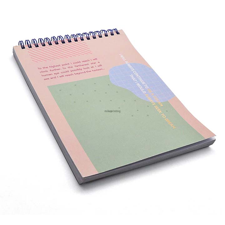 Cuaderno rayado con encuadernac